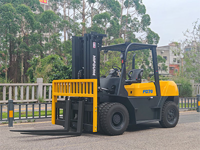 كيفية تغيير فلتر الوقود في رافعة شوكية تعمل بالديزل؟