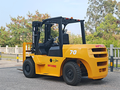 لماذا تتحول مراكز الخدمات اللوجستية الكبرى إلى استخدام بطاريات الليثيوم من نوع HIFOUNE سعة 7 أطنان؟